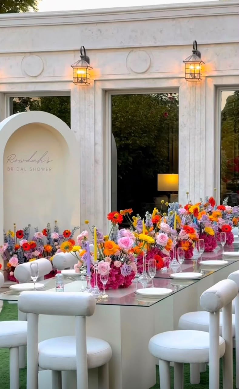 Bridal showers & bachelorettes - colourful & vibrant decor